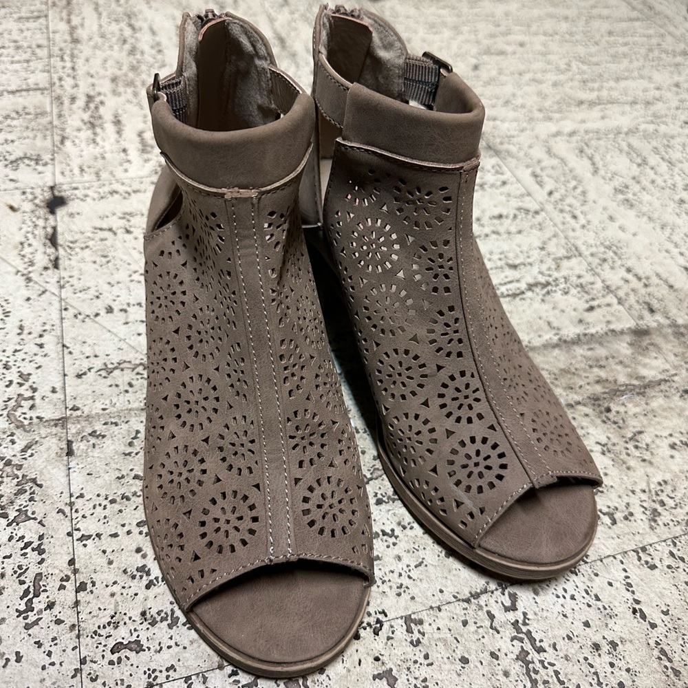 Great gently used condition kids shoes